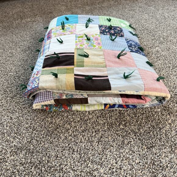 Vintage Handmade Patchwork Blocks Hand Quilt 88"x67" - Picture 8 of 8